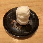 鮨 一二郎 - ムクムク指先おしぼり。