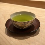 鮨 一二郎 - 最後のお茶まで丁寧なサーヴィスが続きます。