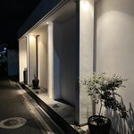 Sushi Ichijirou - 閑静な住宅地にふんわりと浮かぶ優しいファサード。
