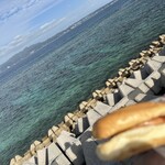 パーラーアップル - 綺麗な海とホットドッグ