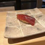 鮨 一二郎 - インドマグロの漬け。夏はマグロに頼らないお鮨屋さんが好き！