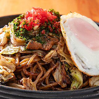 当店オリジナル生麺を使った、種類豊富な太麺焼きそばをご提供！