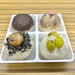 yobukodori - 手前の右がぎんなん（税込み２３０円）、非がりがみそ（１６０円）