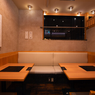 夜は落ち着いた雰囲気に。