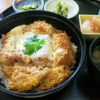 とんかつ まい泉 青山本店 - 黒豚ロースかつ重 ご飯少なめ。