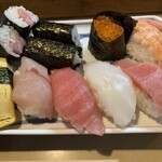 Maruhachi Zushi - にぎりと巻物