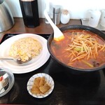 東北餃子房 - マーラー刀削麺、半炒飯セット