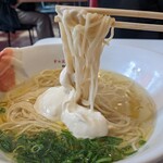 らぁ麺 ドゥエイタリアン - 麺アップ