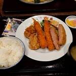 食堂 助六屋 - わんさフライ？　ミックスフライですね　ご飯、味噌汁は残念