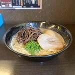 Sugita - ・こってり とんこつらーめん 850円/税込
                        ・キクラゲ 120円/税込
                        ・煮玉子 120円/税込