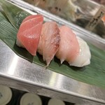 寿司 魚がし日本一 - 旬ランチセット（10貫＋お味噌汁）
            1180円
