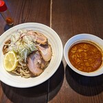 旭川らーめん かじべえ - つけ麺+大盛+チャーシュー2枚+激辛。