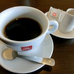 トラットリア・ヴィーヴォ - illy のコーヒー、濃くて美味しい！