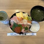 鮨やまと - 彩り海鮮丼 みそ汁付　１６８０円　(2023/11)