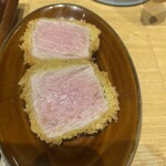 とんかつ けい太 西荻窪駅前店 - 上ヒレ。これが生焼けじゃない最高のピンクな火入れ。最近の店は完全なナマが多いので、ぜひ見習って欲しいものです。