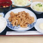 Takeno Shokudou - 豚ショーガ焼き定食と追加のキャベツ盛り