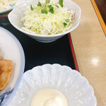 Takeno Shokudou - 定食のキャベツと追加のマヨネーズ