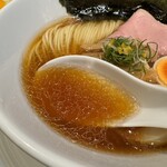 酒肴場 屯 - 焼き干しと津軽醤油の組み合わせで香ばしさがアップし、鯛出汁が華やかさをプラス