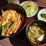 恵比寿亭 - 料理写真:かつ丼にはサラダとうどんが付きます