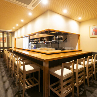 ゆったりとお食事を楽しめる居心地の良い空間