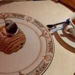 食堂車レストラン 黄昏号 - 連れのモンブランに紅茶