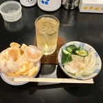 壱番館 - 角ハイボール350円、無料のミカン、お新香300円