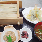 Muhou matsu - 【（火～金限定）ランチメニュー】　穴子せいろ御飯（小鉢、味噌汁、漬物付き） / ９００円　≪天麩羅盛り合せ・焼魚・煮魚≫から1種類お選び下さい。