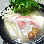 Muhoumatsu - 【新メニュー】　ヤンバルアグーの塩麺小鍋☆ヤンバルアグーの肉を使った小鍋。お味は塩麺で。