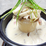 Muhoumatsu - 【新メニュー】　きのこたっぷり豆乳大根☆大きい大根をコンソメでコトコト炊いて、きのこたっぷりの豆乳鍋で優しい味です。