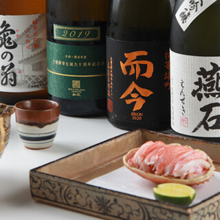 尽情品尝由酿酒师严格挑选的来自全国各地的优质日本酒
