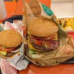 BURGER KING - デラマキシザ・ワンパウンダー∶1990円　
            アボガドワッパーJrセット∶650円