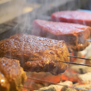 芳醇な旨みの「佐賀牛」を、備長炭で香ばしく、しっとり焼き上げ