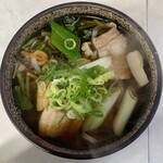 いずみ食堂 - ブタ肉山菜そば