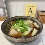 ブタ肉山菜そば