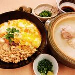 Large pot of water and oyakodon with minced Oyako-don (Chicken and egg bowl)