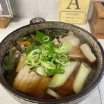 いずみ食堂 - ブタ肉山菜そば