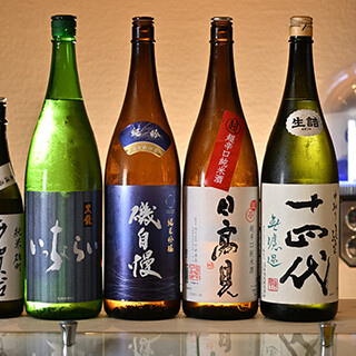 お料理に合う美酒を取り揃え。多彩な日本酒・ワインで乾杯を