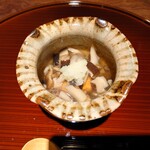 堺町 かもくら - 湯葉のきのこあんかけ　湯葉は四角く整形して揚げてある