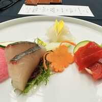 花蝶 銀座本店 - 本鮪やコウイカのお造り。