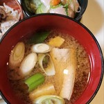 Bishoku douraku - 〝上定食〟炙り牛メタボ丼 の汁物