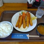 キッチン よろずや - エビフライランチ