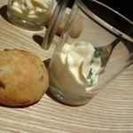 Point - アンチョビのスコーンと生ウニのムース