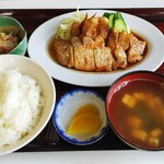 三面川ドライブイン - 焼肉定食 ¥1150