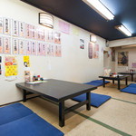 居酒屋 なかま - 我が家でくつろぐような心持ちに。落ち着く雰囲気の店内