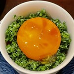 酒亭 田中 - 胸肉漬け　肉に卵黄を絡めて葱と焼海苔と合わせてパクリ