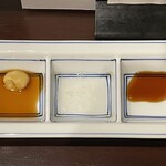 酒亭 田中 - 叩きのお供も3種　辛子醤油 塩胡麻油 大蒜醤油です　個人的には塩胡麻油が一番合うと思う