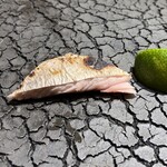 鮨 山沙 - ハガツオ・トロの藁焼き