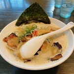 吉兆夢 - 白豚骨ラーメン　レンゲを避け忘れて撮影
