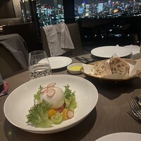 PIGNETO - ブッラータ(季節のフルーツ、トマト、オリーブオイル)