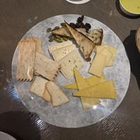 PIGNETO - チーズプレート(クラッカー、ドライフルーツ、ナッツ)